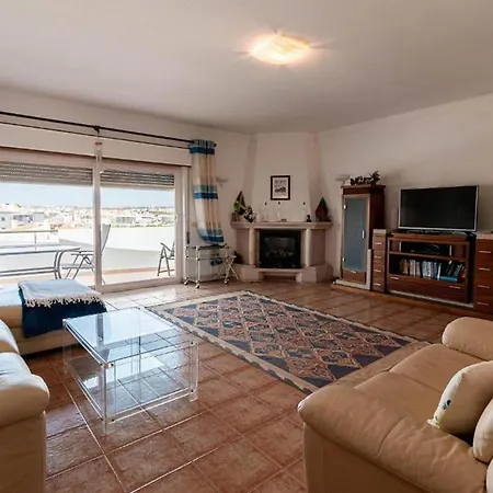 Modern In With Sea Views *