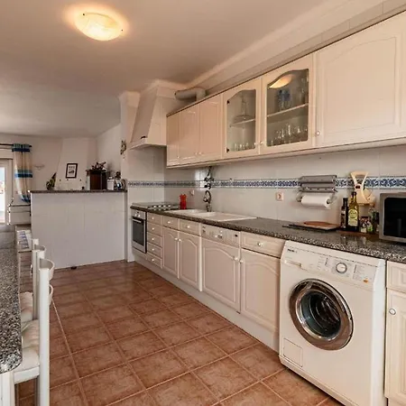 Modern In With Sea Views Апартаменты