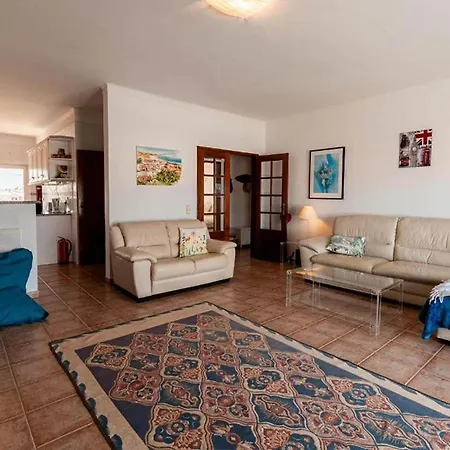 Modern In With Sea Views *