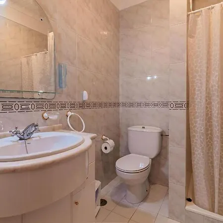Апартаменты Modern In With Sea Views